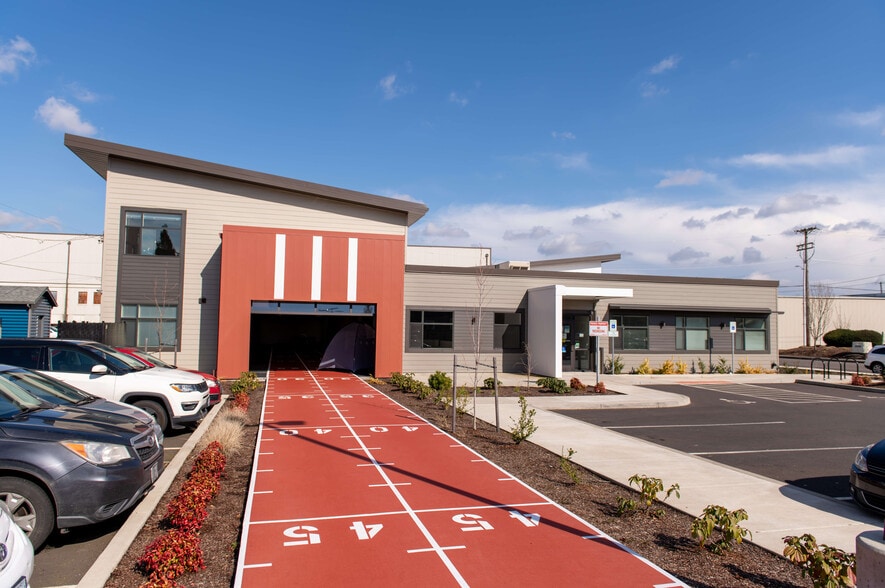 More Photos Of 1025 2nd St NW, Salem Medical For Sale