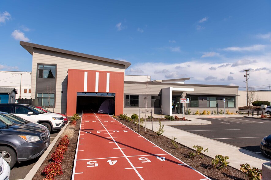 More Photos Of 1025 2nd St NW, Salem Medical For Sale