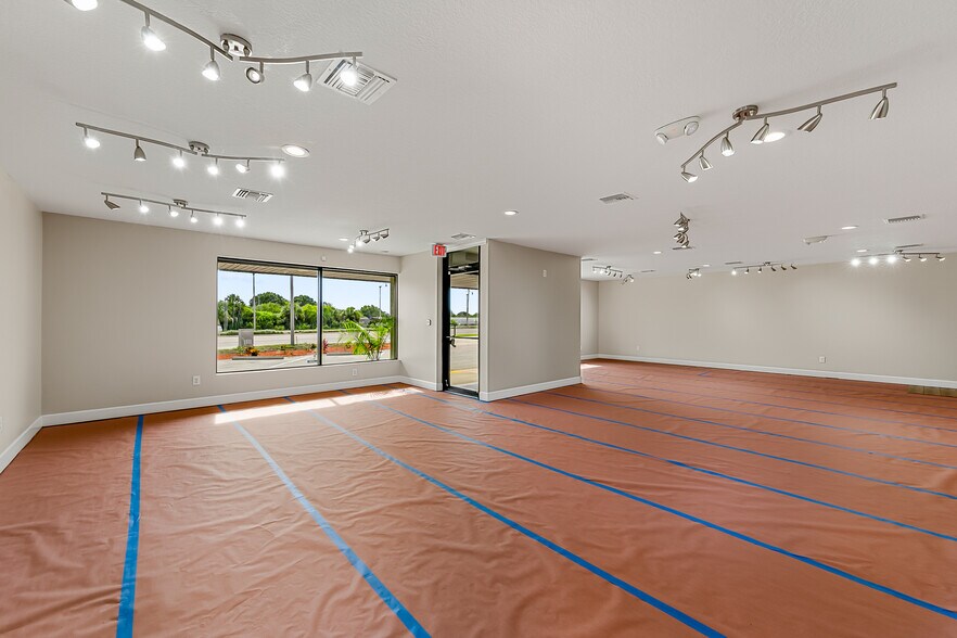 More Photos Of 984 Rockledge Blvd, Rockledge General Retail For Sale