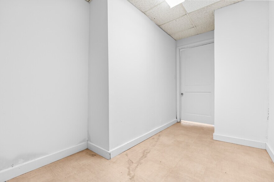 More Photos Of 231 E Elm St, Hillsboro Loft Creative Space For Lease