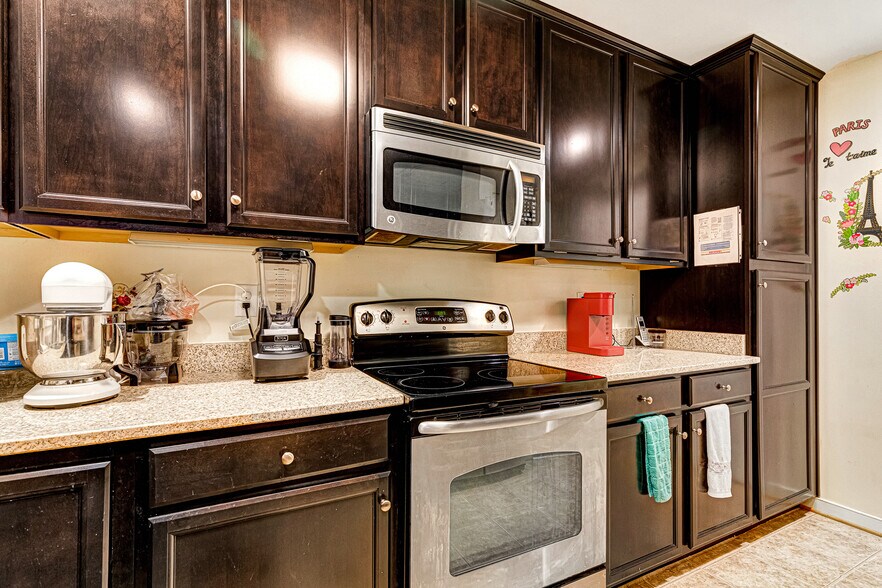 More Photos Of 10 W Williamsburg Rd, Sandston Office For Sale