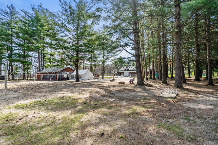 More Photos Of 8826 Gratiot Ave, Columbus Restaurant For Sale