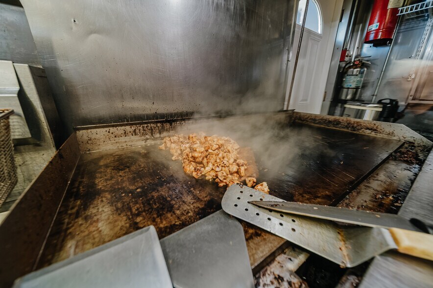 More Photos Of 706 S Washington St, Circleville Bar For Sale