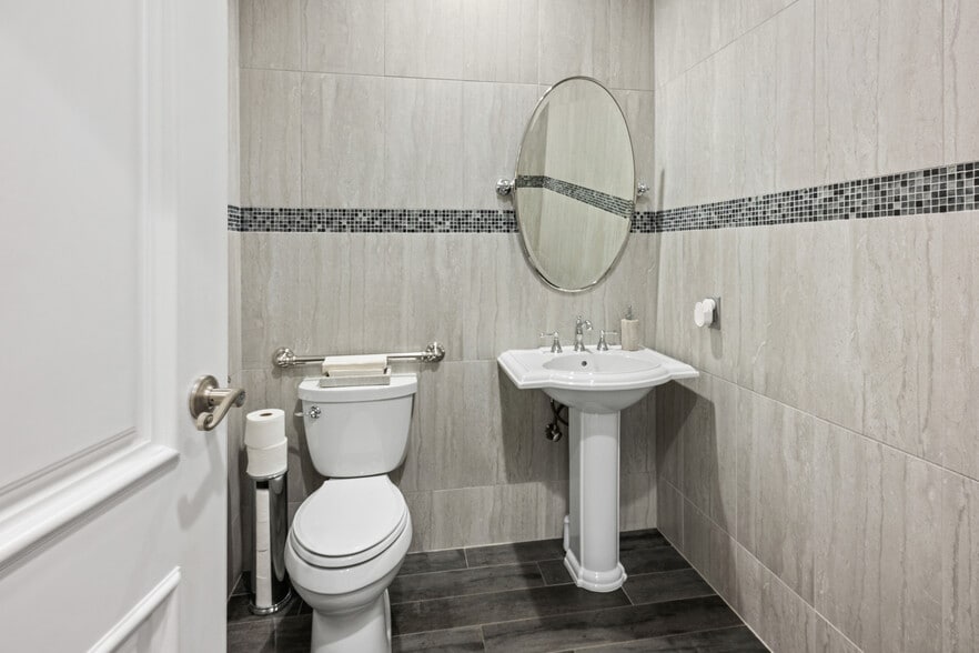More Photos Of 8520 Tower Point Dr, Charlotte Light Distribution For Sale