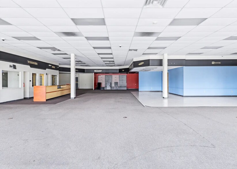 More Photos Of 2111 W Broadway, Louisville Fast Food For Lease