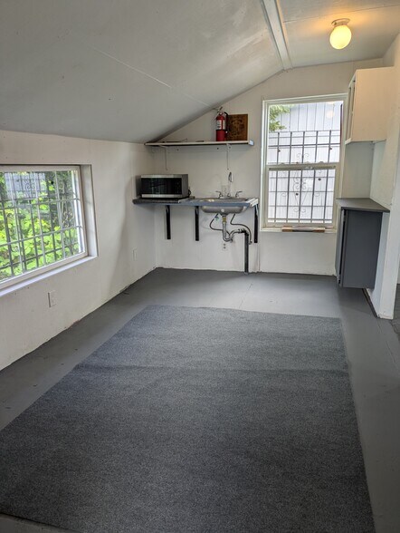 More Photos Of 10301 31st St E, Edgewood Contractor Storage Yard For Lease