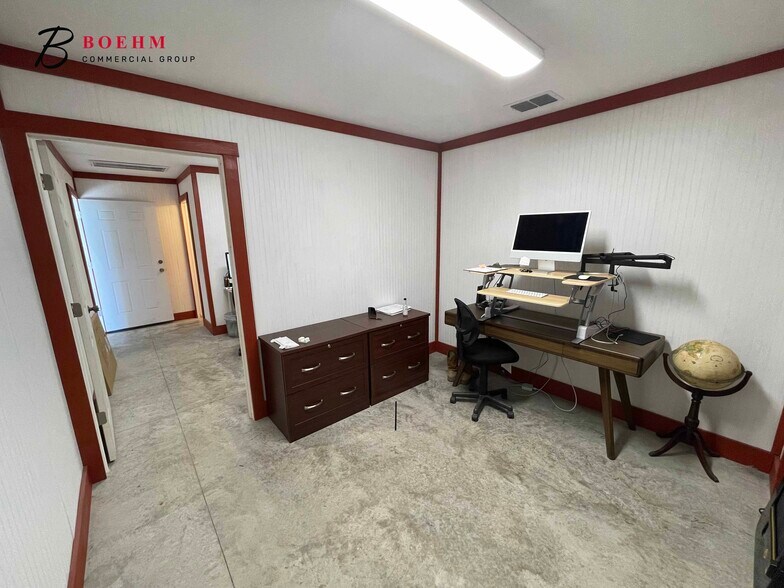 More Photos Of 347 E FM 289, Comfort Warehouse For Lease
