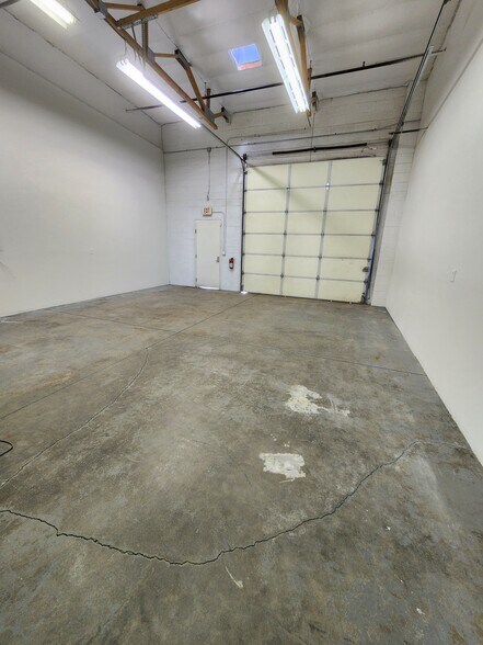 More Photos Of 2150 Kiowa Blvd N, Lake Havasu City Showroom For Lease