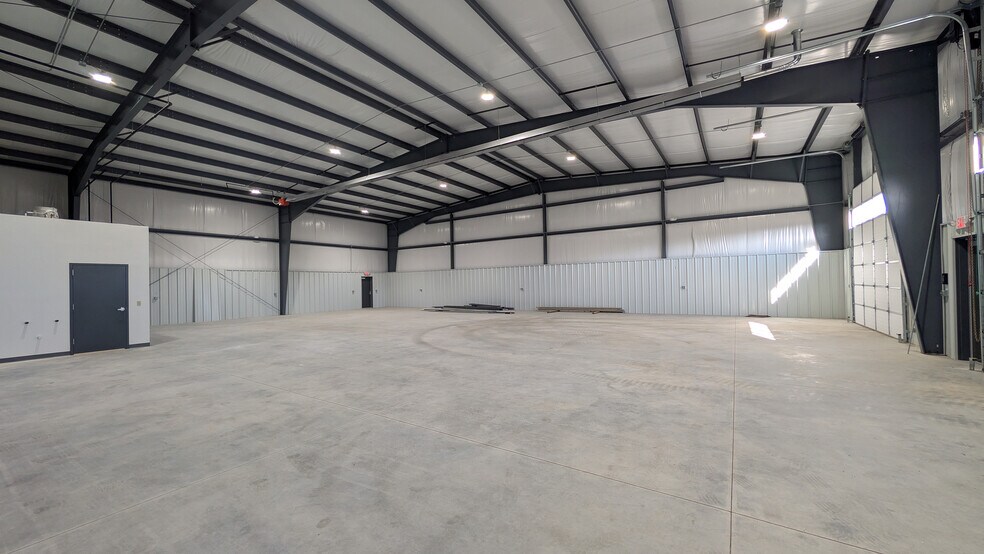 More Photos Of 4528 S. Palisade, Wichita Warehouse For Lease