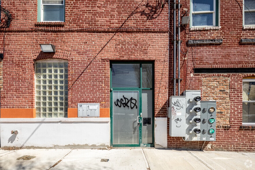 More Photos Of 17 New York Ave, Newark Warehouse For Lease
