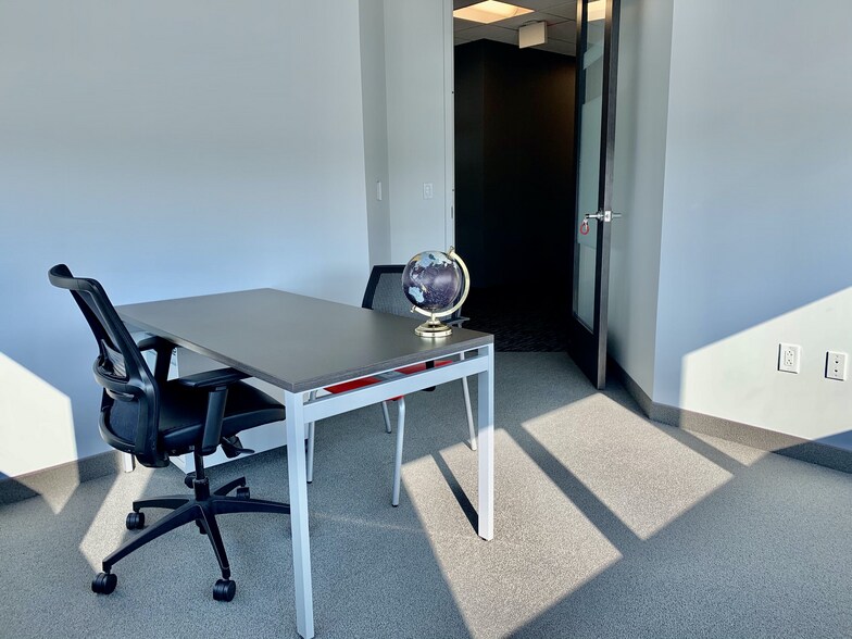 More Photos Of 600 W 6th St, Fort Worth Coworking Space