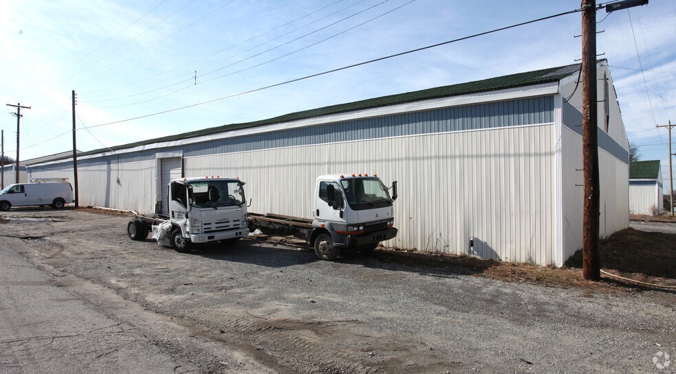 More Photos Of 827 Goldsboro, Greensboro Warehouse For Lease