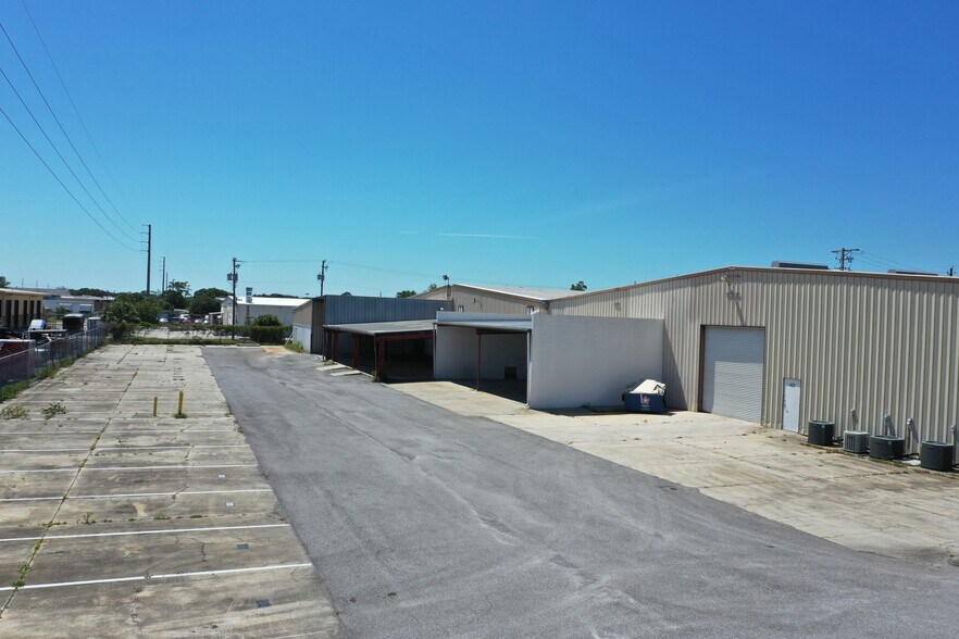 More Photos Of 425 Roberts Rd, Oldsmar Warehouse For Lease
