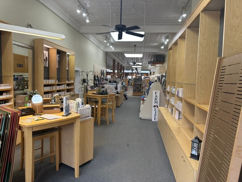 More Photos Of 608 Broadway St, Lincoln Storefront For Sale