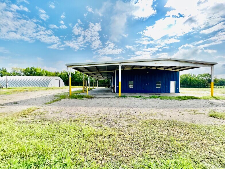 More Photos Of 4512 S Highway 35, Alvin Light Manufacturing For Lease