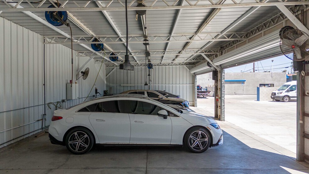More Photos Of 14723 Aetna St, Van Nuys Auto Repair For Sale
