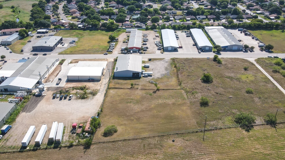 More Photos Of 328 Thomas Pl, Everman Manufacturing For Sale