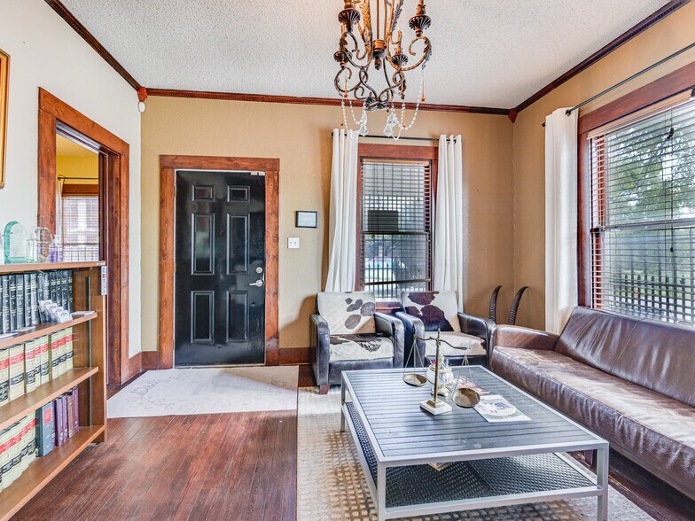 More Photos Of 1007 E 7th St, Austin Storefront Retail Office For Lease