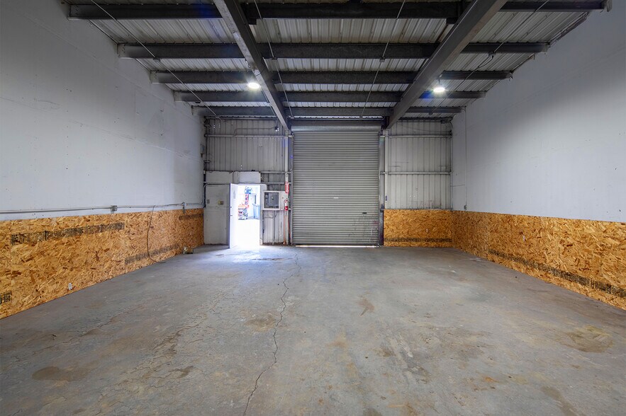 More Photos Of 5753 Auburn Blvd, Sacramento Warehouse For Lease