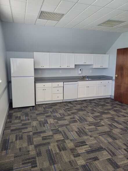 More Photos Of 333 Church St, Naugatuck Office For Sale