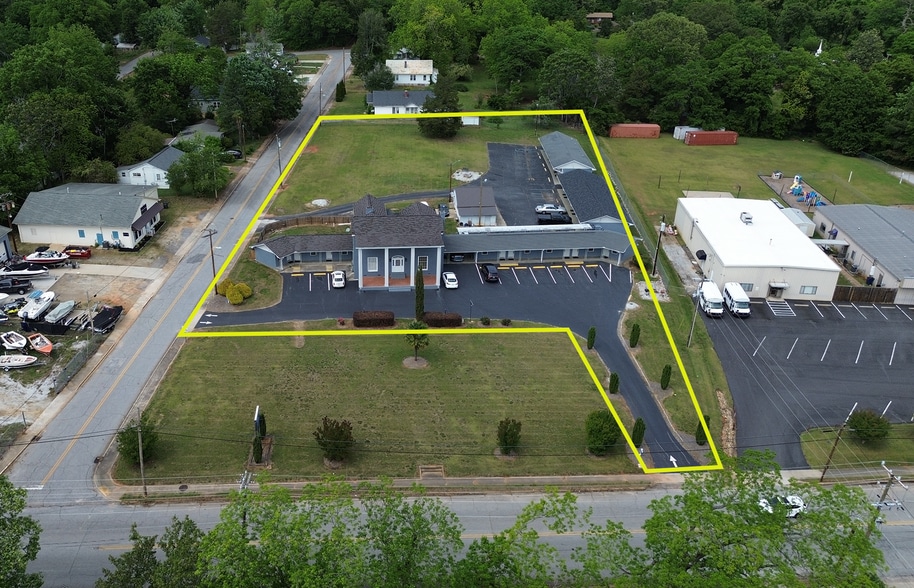 Primary Photo Of 901 E Main St, Walhalla Hotel For Sale