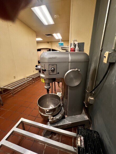 More Photos Of 920 Loveland-Madeira Rd, Loveland Storefront For Lease