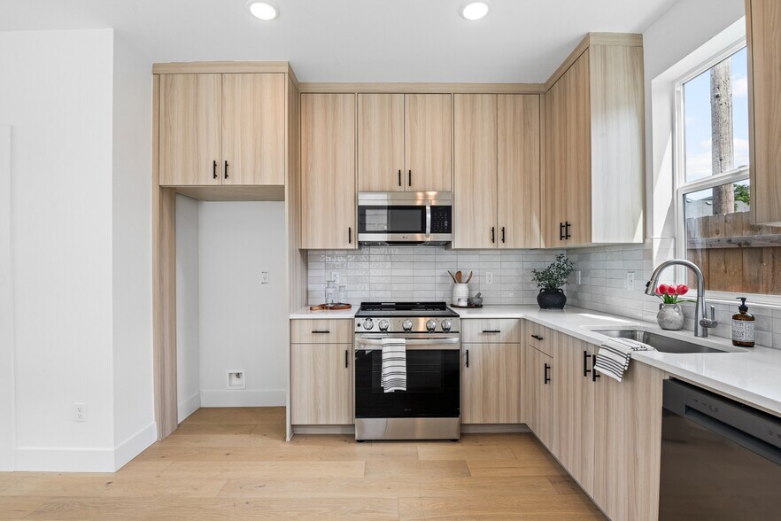 More Photos Of 4380 NE Going St, Portland Multifamily For Sale