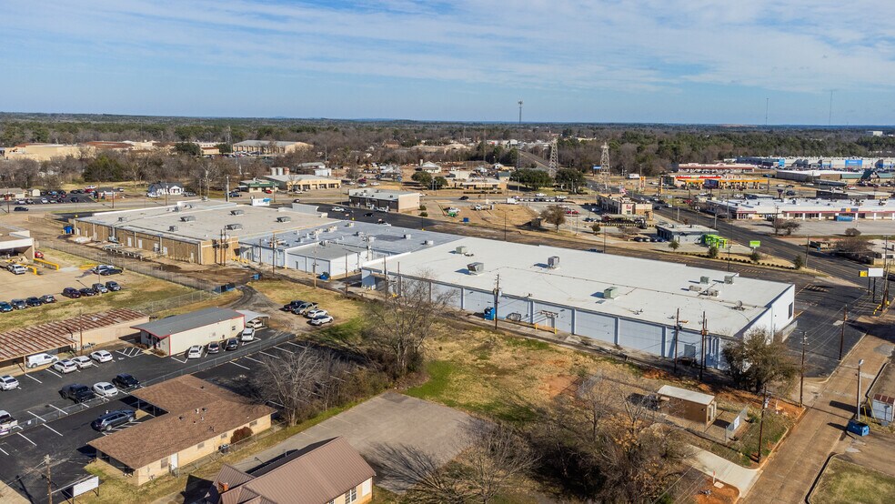 More Photos Of 98-110 Midtown Dr, Kilgore Unknown For Lease