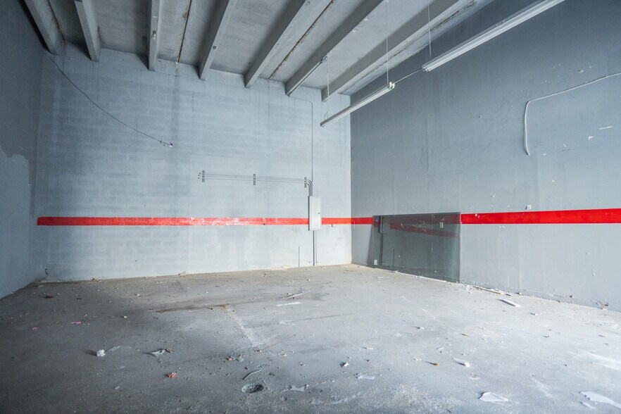 More Photos Of 2104-2120 W 62nd St, Hialeah Warehouse For Lease