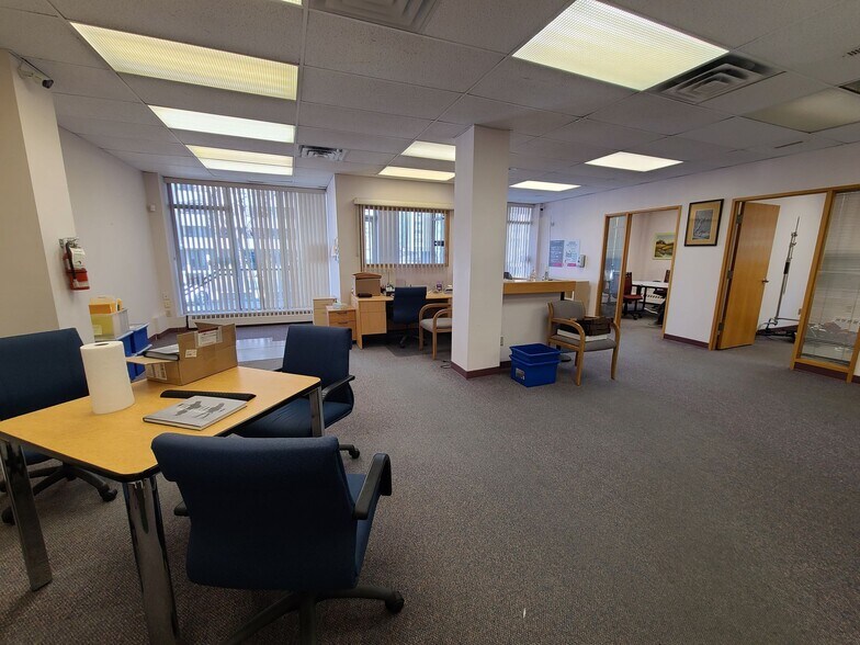 More Photos Of 10160 116th St NW, Edmonton Apartments For Lease