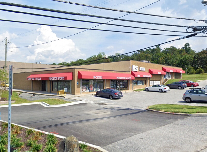 More Photos Of 6239 Falls Rd, Baltimore Storefront Retail Office For Lease