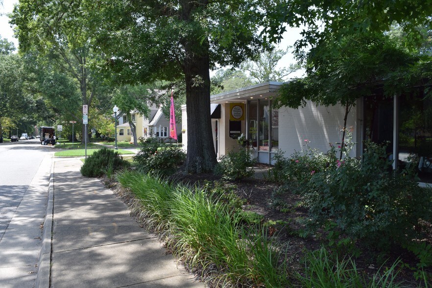 More Photos Of 97 Main St, Newport News Freestanding For Lease