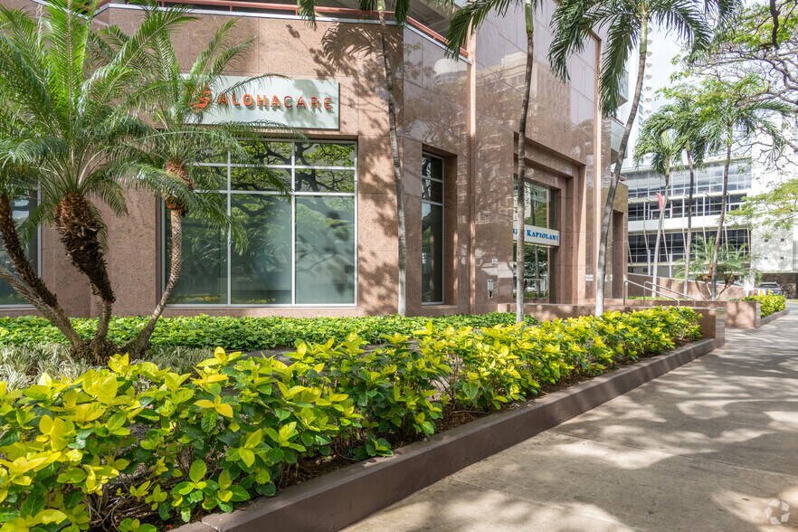 More Photos Of 1357 Kapiolani Blvd, Honolulu Office For Lease