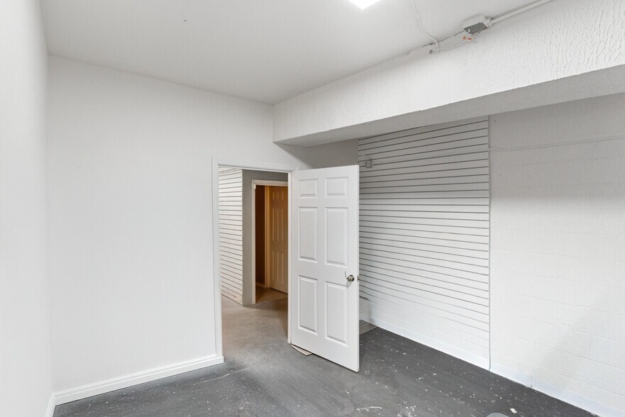 More Photos Of 449 Orange St, Newark Storefront Retail Residential For Sale
