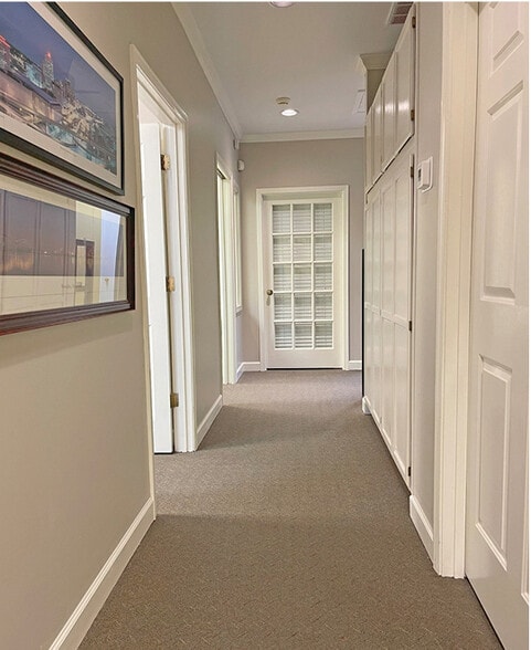 More Photos Of 668 Colonial Rd, Memphis Office For Sale