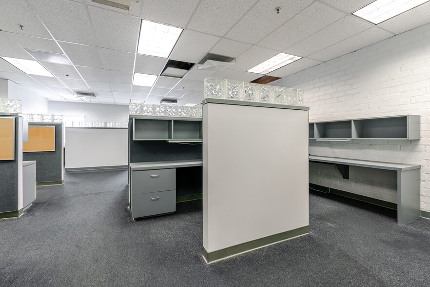 More Photos Of 700-710 W Wilson Ave, Glendale Warehouse For Sale