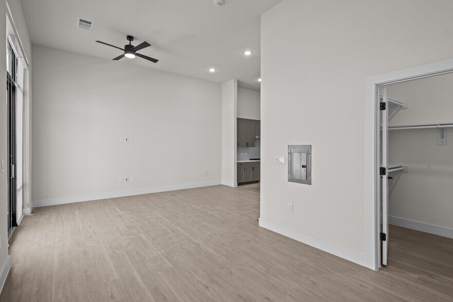 More Photos Of 760 Airport Blvd, Austin Apartments For Lease