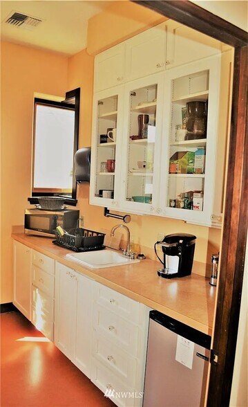 More Photos Of 214 Pine St, Okanogan Office For Sale