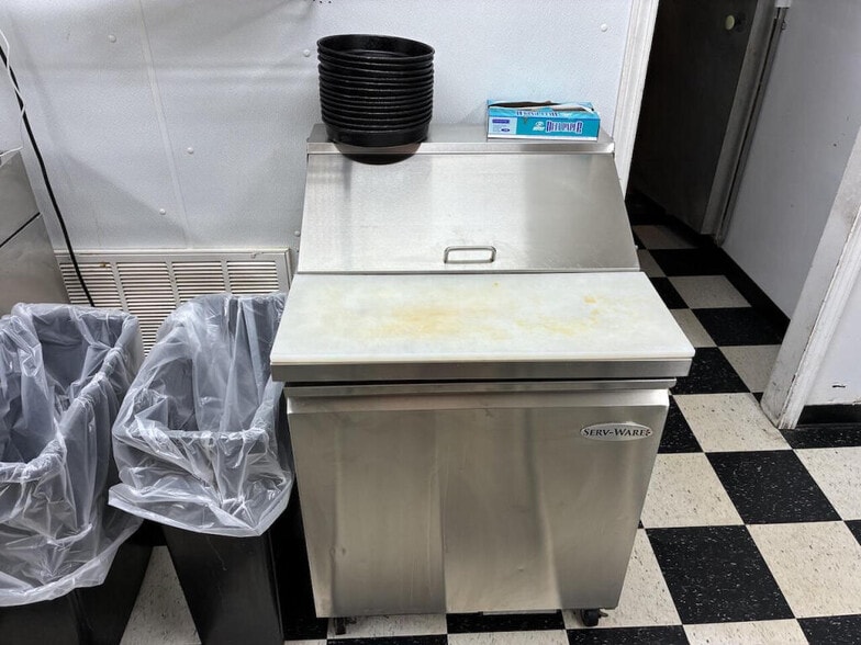 More Photos Of 178 Lakeway Dr, Russell Springs Restaurant For Sale