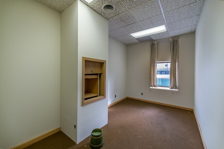 More Photos Of 100-106 S Main st, Ishpeming Bank For Sale