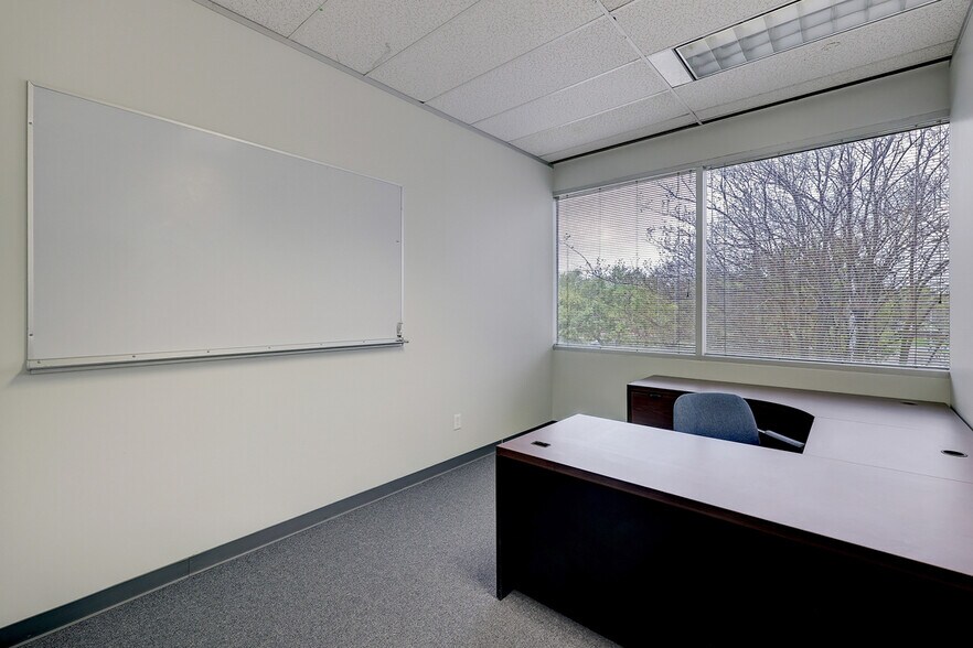 More Photos Of 7000 Hollister St, Houston Office For Sale