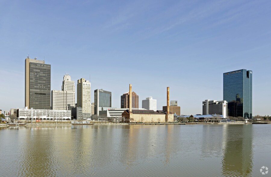 More Photos Of 610 Adams St, Toledo Office For Lease