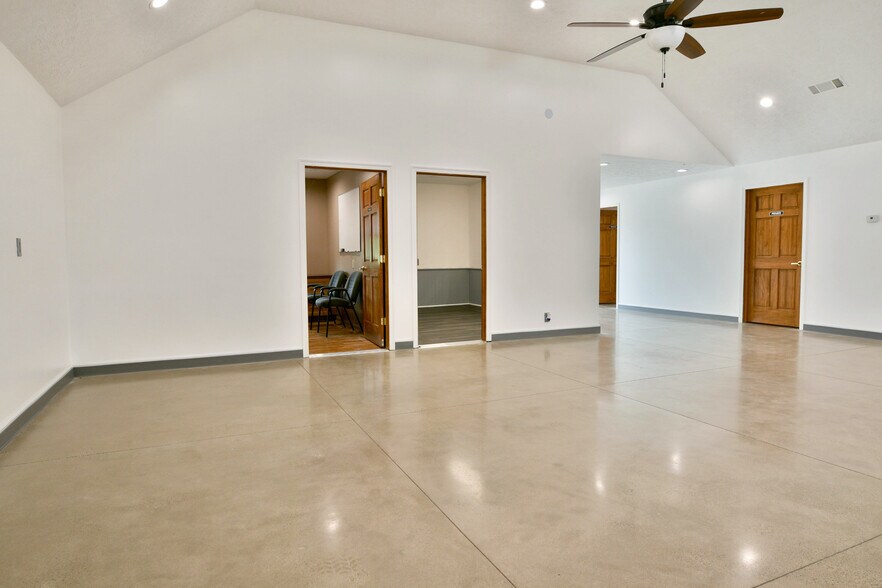 More Photos Of 3019 Parkman Rd NW, Warren Flex For Sale