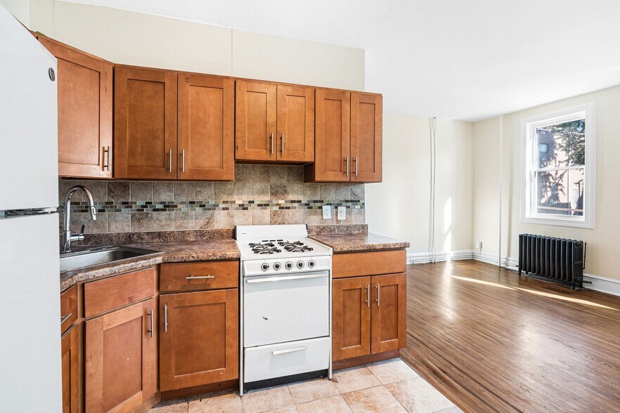 More Photos Of 522 S 5th St, Philadelphia Storefront Retail Residential For Sale