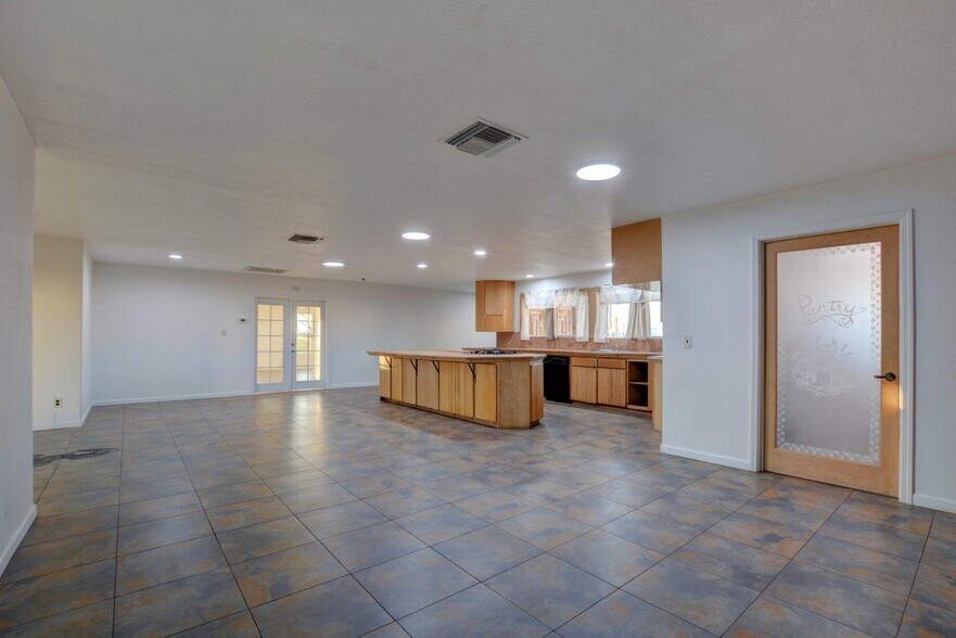 More Photos Of 6804 Agate Rd, White City Flex For Sale