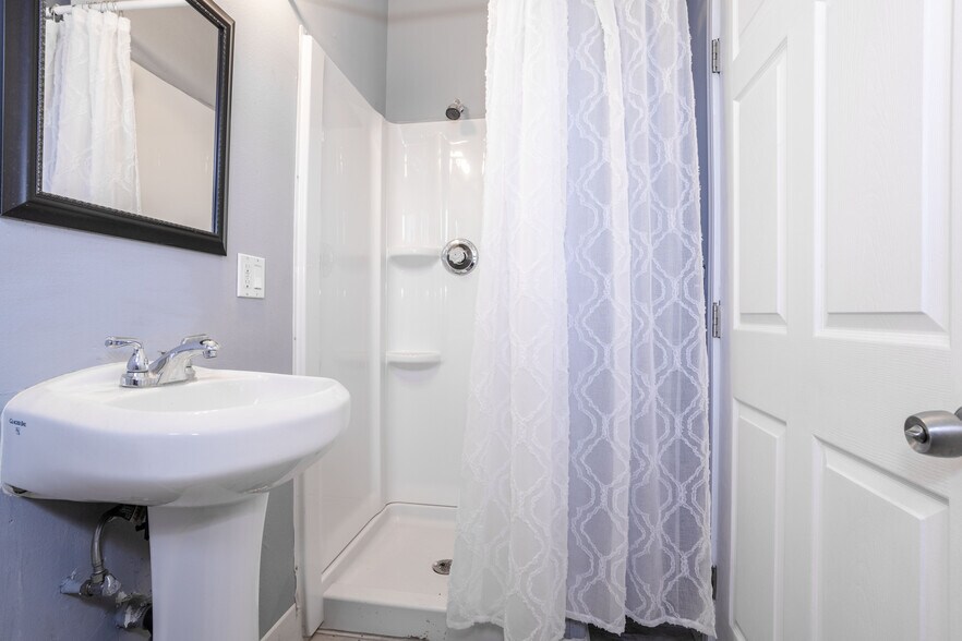 More Photos Of 38262 6th St E, Palmdale Storefront For Sale