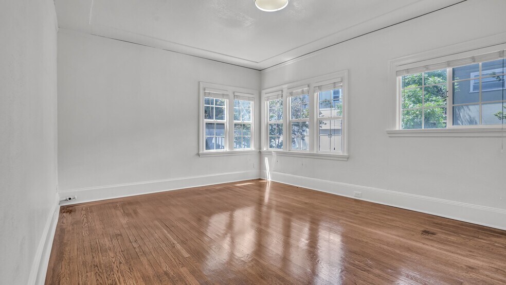 More Photos Of 1000 E 33rd St, Oakland Apartments For Sale