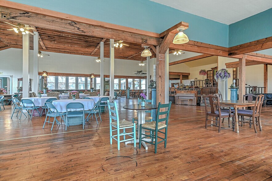 More Photos Of 19407 Bethel Rd, Abingdon Flex For Sale