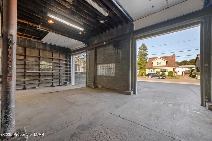 More Photos Of 36 Atherton Ave, Wyoming Warehouse For Sale