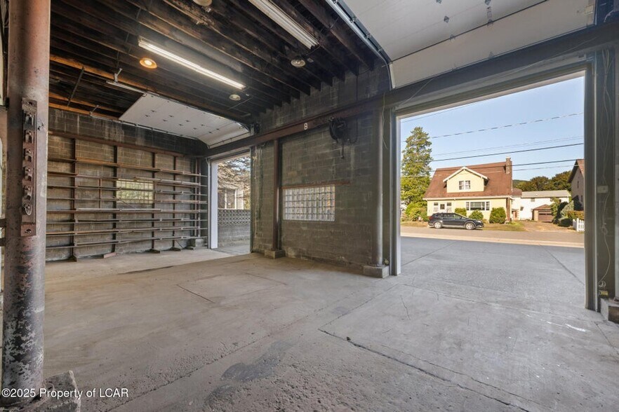 More Photos Of 36 Atherton Ave, Wyoming Flex For Sale